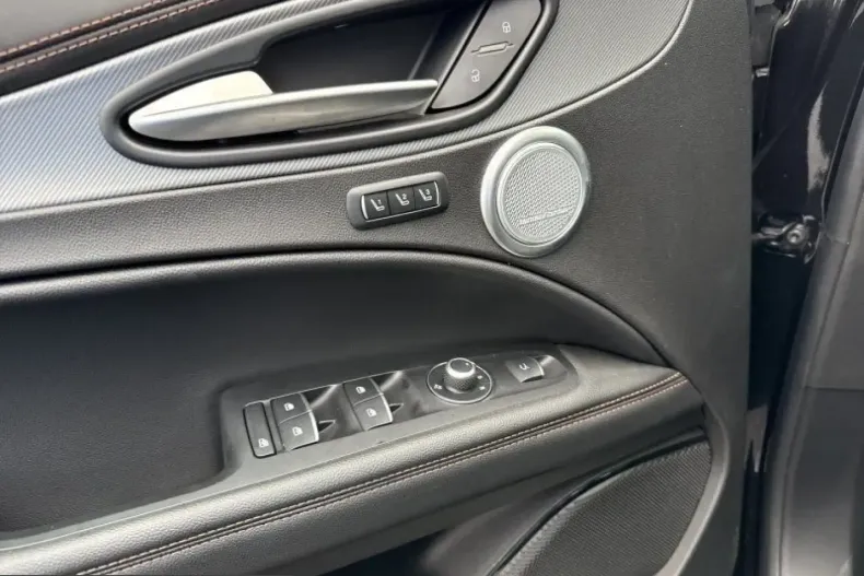 Alfa Romeo Stelvio din 2025 cu 14.800 km - oferta ALF229099 - foto 15