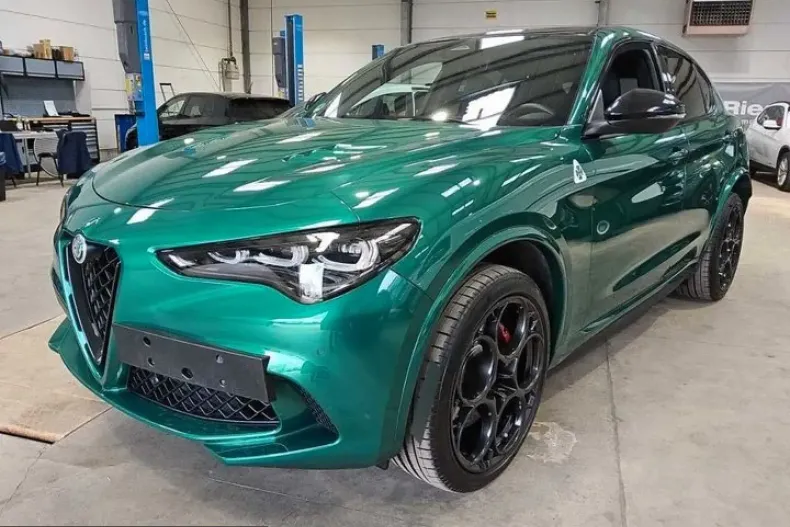 Alfa Romeo Stelvio din 2025 cu 10.900 km - oferta ALF229121 - foto 1