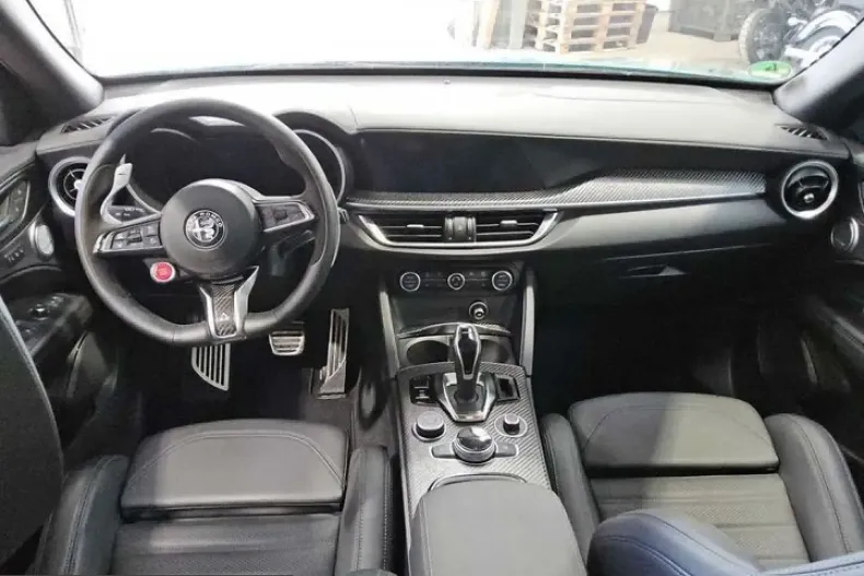 Alfa Romeo Stelvio din 2025 cu 10.900 km - oferta ALF229121 - foto 9