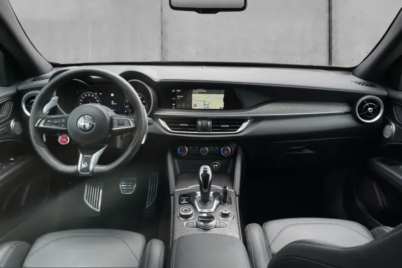 Alfa Romeo Stelvio din 2025 cu 11.843 km - oferta ALF229139 - foto 3