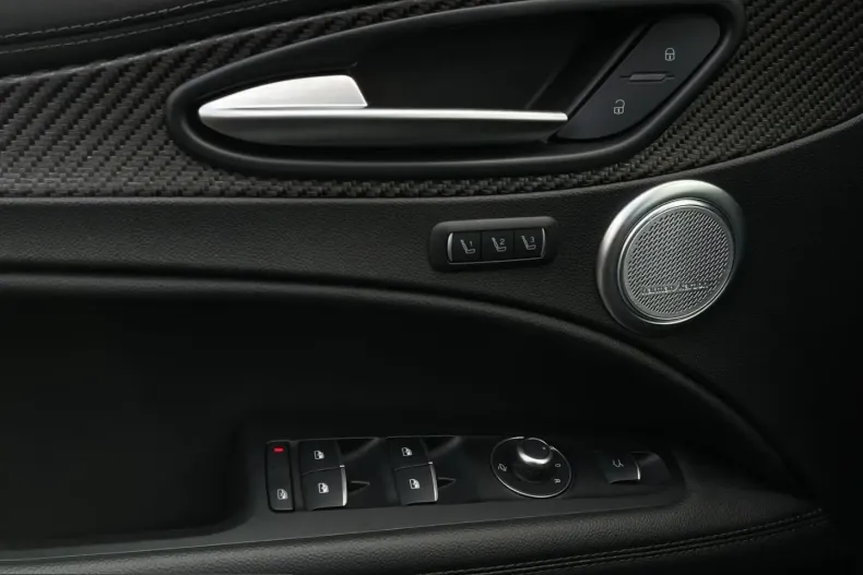 Alfa Romeo Stelvio din 2025 cu 11.843 km - oferta ALF229139 - foto 9