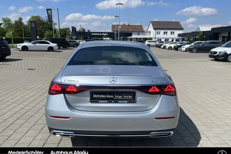 Mercedes-Benz E 300 (Clasa E) din 2023 cu 17.105 km - oferta MER229154 - foto 4