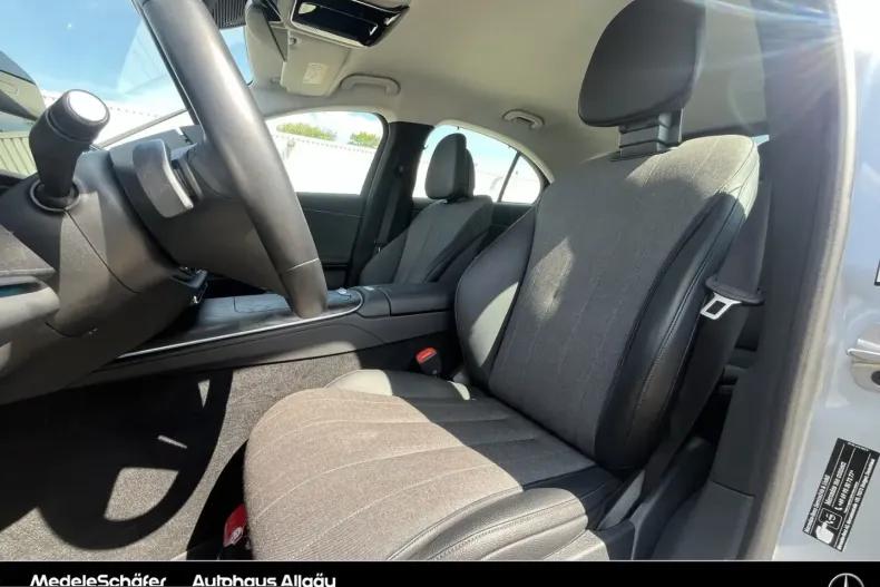 Mercedes-Benz E 300 (Clasa E) din 2023 cu 17.105 km - oferta MER229154 - foto 9