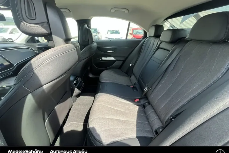 Mercedes-Benz E 300 (Clasa E) din 2023 cu 17.105 km - oferta MER229154 - foto 17