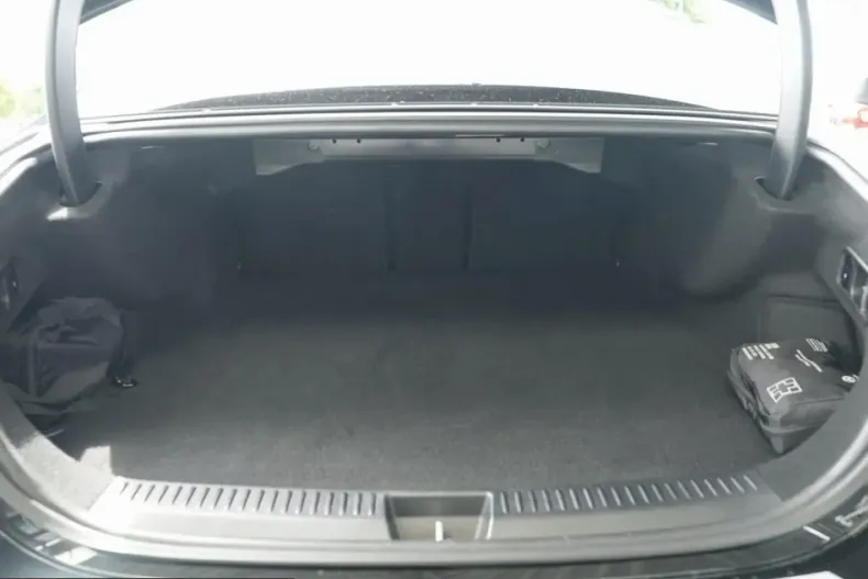 Mercedes-Benz E 300 (Clasa E) din 2024 cu 55.000 km - oferta MER229157 - foto 6