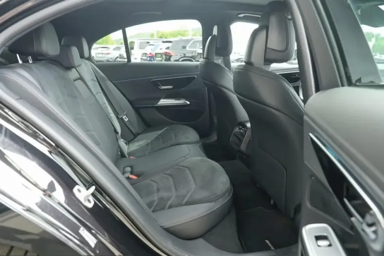 Mercedes-Benz E 300 (Clasa E) din 2024 cu 55.000 km - oferta MER229157 - foto 11