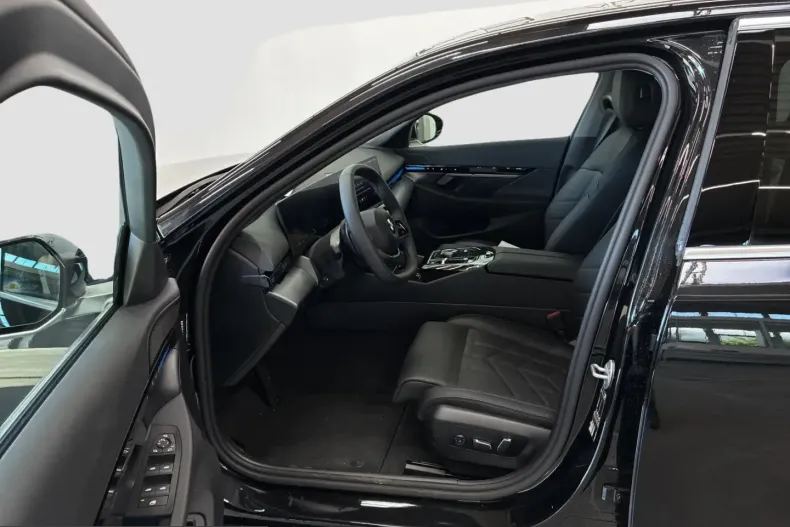 BMW 520 (Seria 5) din 2025 cu 2.711 km - oferta BMW229160 - foto 7