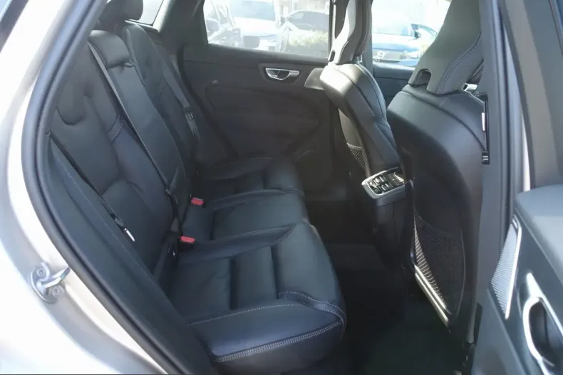 Volvo XC60 din 2025 cu 32.800 km - oferta VOL229170 - foto 10