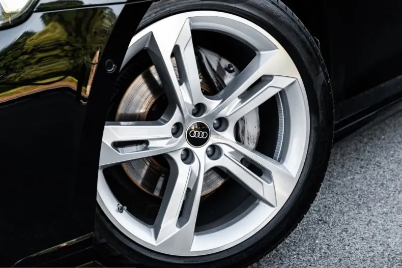 Audi A8 din 2024 cu 77.000 km - oferta AUD229177 - foto 2