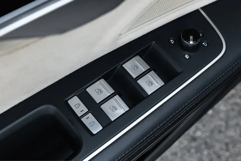Audi A8 din 2024 cu 77.000 km - oferta AUD229177 - foto 33