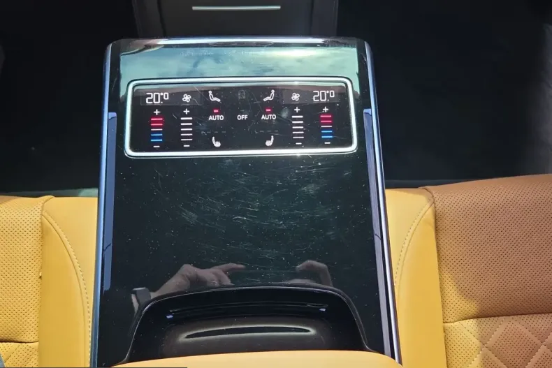 Audi A8 din 2024 cu 54.605 km - oferta AUD229180 - foto 17