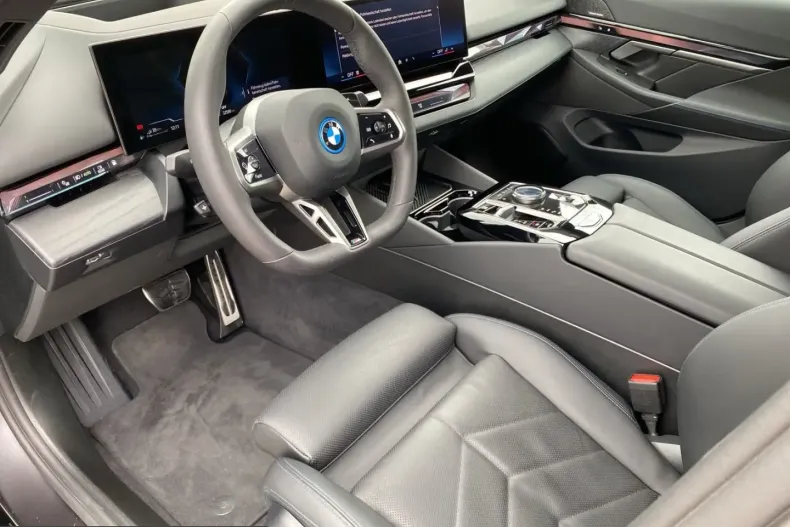 BMW 550 (Seria 5) din 2024 cu 32.568 km - oferta BMW229187 - foto 11