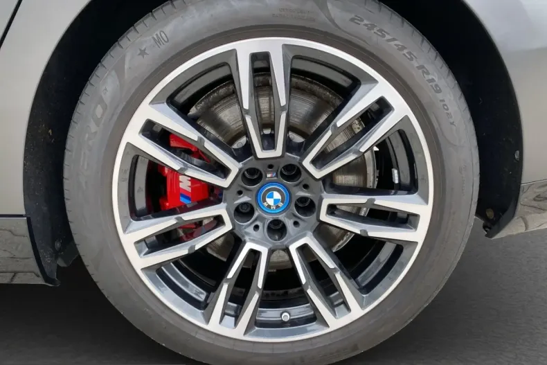 BMW 550 (Seria 5) din 2024 cu 32.568 km - oferta BMW229187 - foto 17