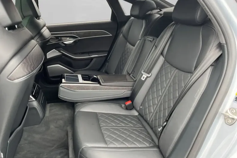Audi A8 din 2023 cu 72.800 km - oferta AUD229232 - foto 11