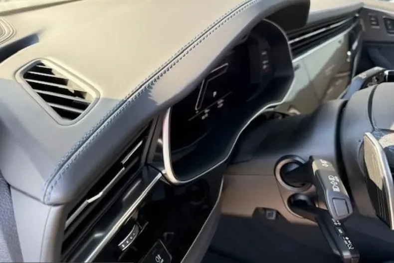 Audi RSQ8 din 2025 cu 5.100 km - oferta AUD229244 - foto 16