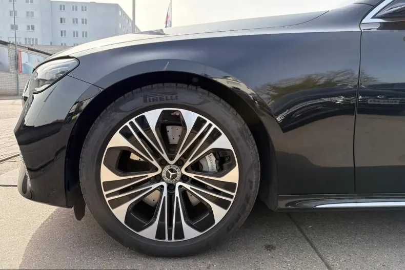 Mercedes-Benz E 220 (Clasa E) din 2024 cu 18.000 km - oferta MER229288 - foto 4