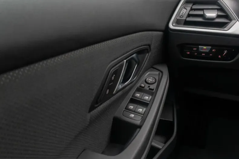 BMW 318 din 2024 cu 51.793 km - oferta BMW229295 - foto 40