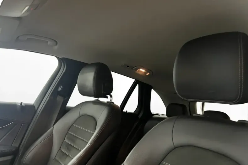 Mercedes-Benz GLC 300 (Clasa GLC) din 2023 cu 26.700 km - oferta MER229309 - foto 9