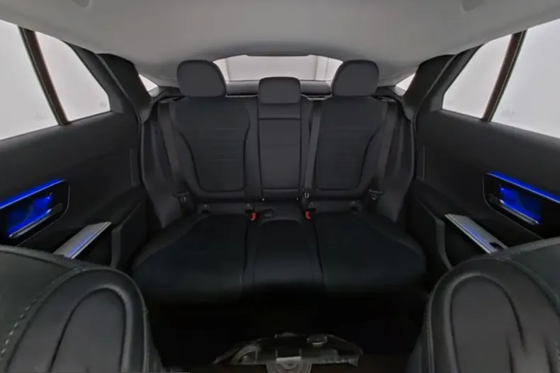 Mercedes-Benz GLC 200 (Clasa GLC) din 2025 cu 13.400 km - oferta MER229312 - foto 9