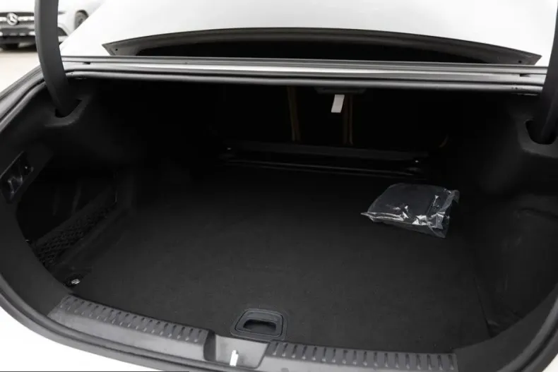 Mercedes-Benz E 200 (Clasa E) din 2025 cu 11.218 km - oferta MER229318 - foto 6