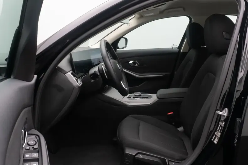 BMW 318 din 2024 cu 46.059 km - oferta BMW229345 - foto 19