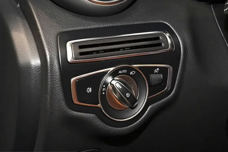 Mercedes-Benz C 300 (Clasa C) din 2022 cu 69.919 km - oferta MER229347 - foto 27