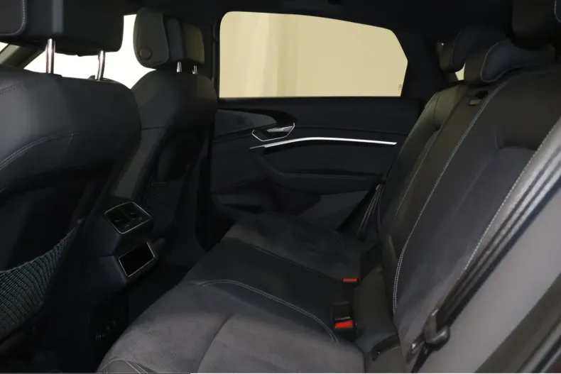 Audi Q8 din 2023 cu 77.244 km - oferta AUD229413 - foto 12