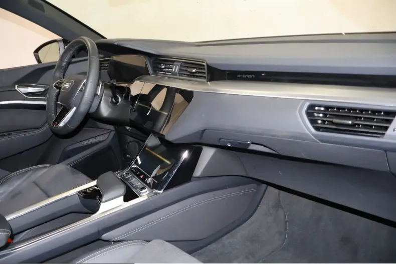 Audi Q8 din 2023 cu 77.244 km - oferta AUD229413 - foto 15