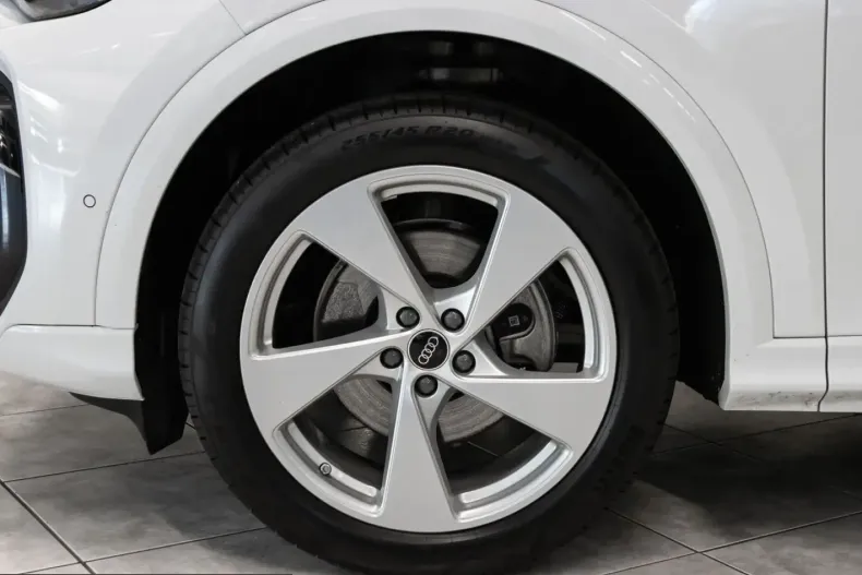 Audi Q5 din 2025 cu 6.436 km - oferta AUD229419 - foto 18