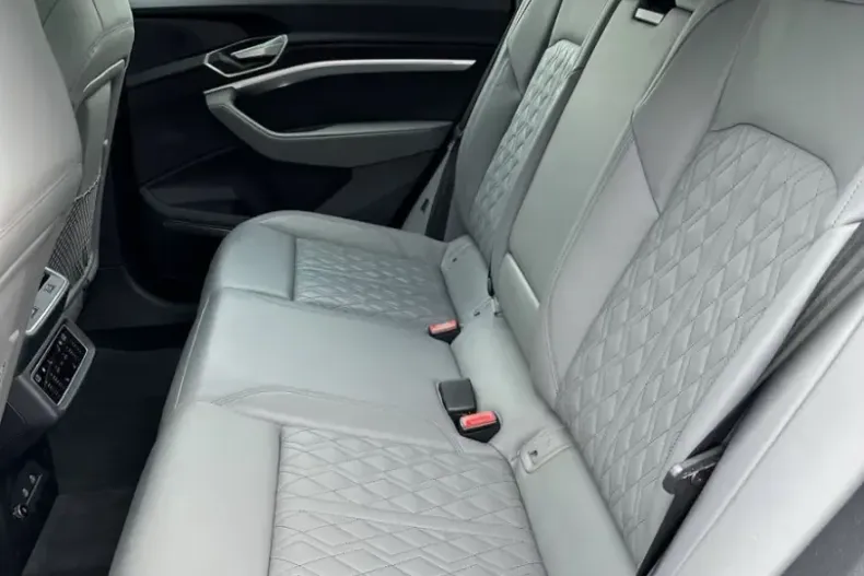 Audi Q8 din 2023 cu 44.720 km - oferta AUD229429 - foto 13