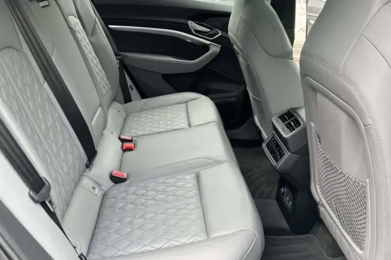Audi Q8 din 2023 cu 44.720 km - oferta AUD229429 - foto 14