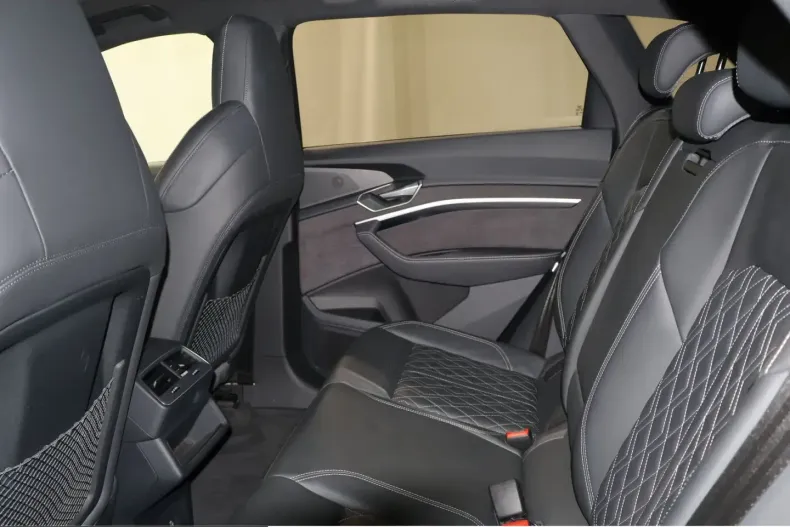 Audi Q8 din 2023 cu 32.232 km - oferta AUD229435 - foto 12