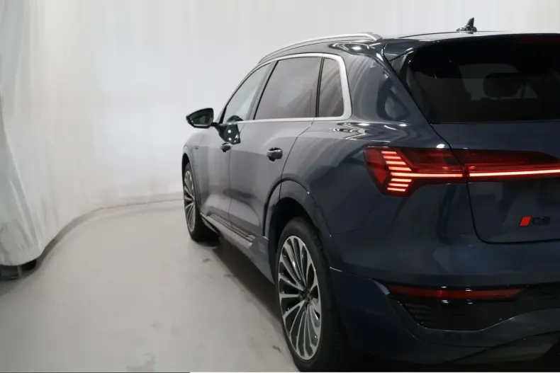 Audi Q8 din 2023 cu 32.232 km - oferta AUD229435 - foto 13