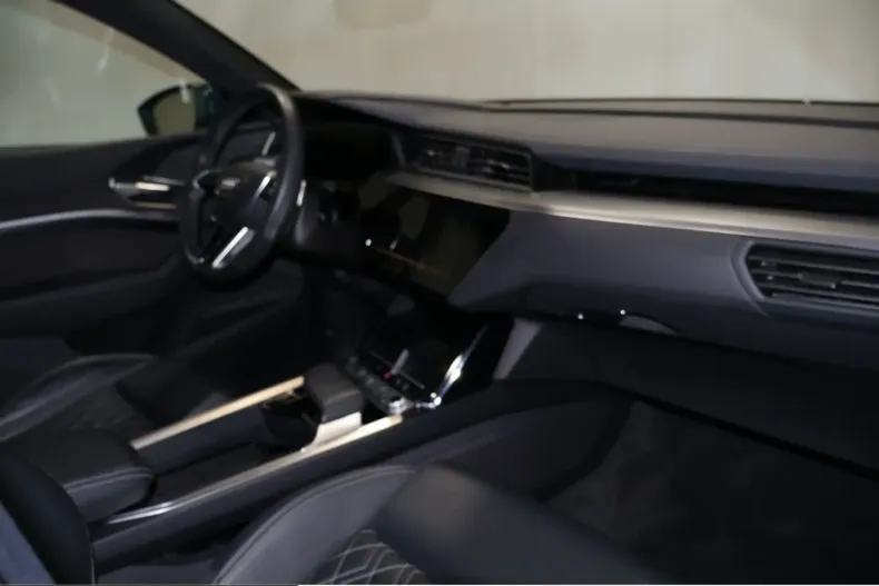 Audi Q8 din 2023 cu 32.232 km - oferta AUD229435 - foto 15