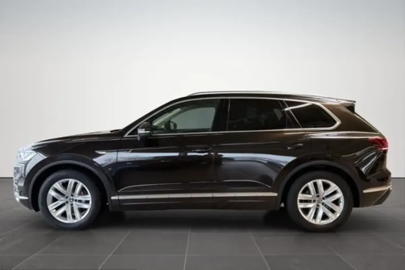Volkswagen Touareg din 2023 cu 48.399 km - oferta VOL229462 - foto 4
