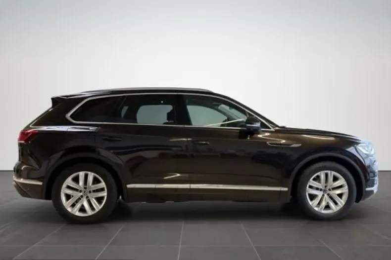 Volkswagen Touareg din 2023 cu 48.399 km - oferta VOL229462 - foto 8