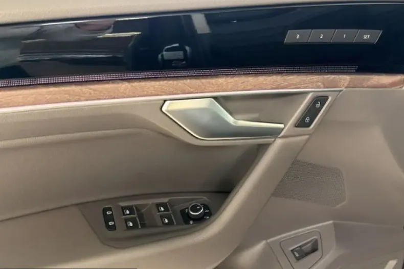 Volkswagen Touareg din 2023 cu 48.399 km - oferta VOL229462 - foto 11