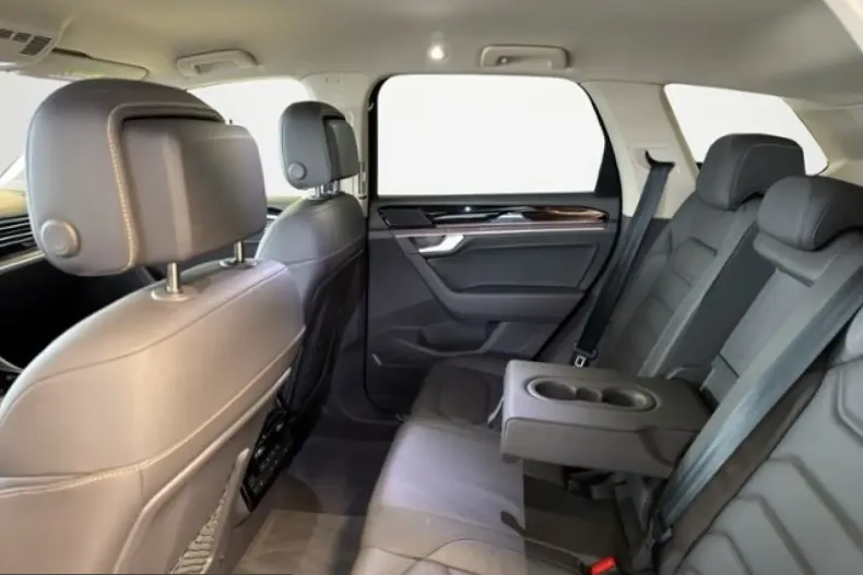 Volkswagen Touareg din 2023 cu 48.399 km - oferta VOL229462 - foto 13
