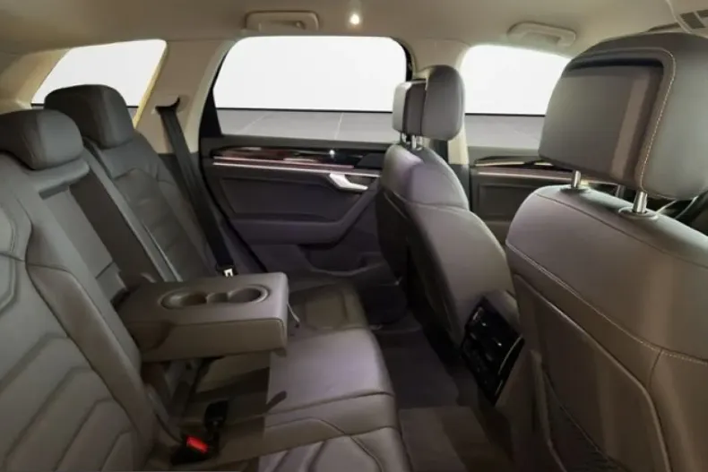 Volkswagen Touareg din 2023 cu 48.399 km - oferta VOL229462 - foto 16