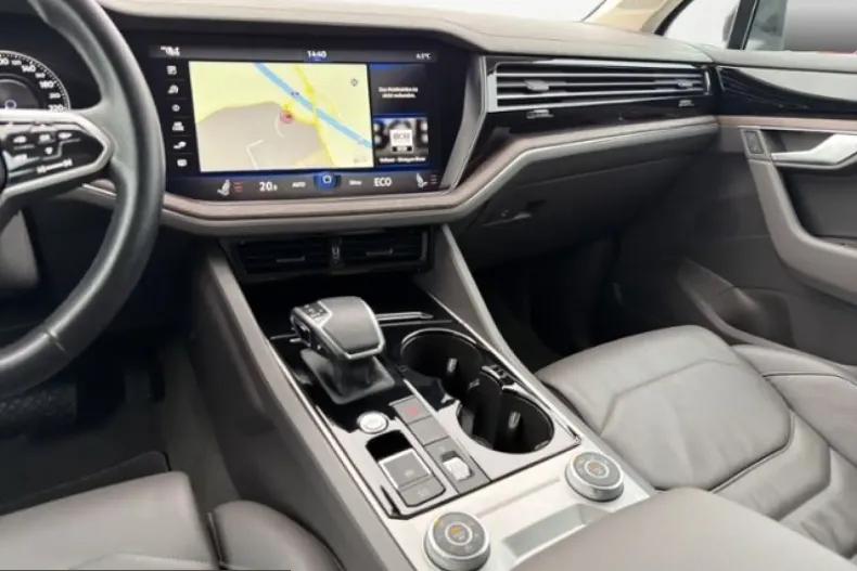 Volkswagen Touareg din 2023 cu 48.399 km - oferta VOL229462 - foto 19