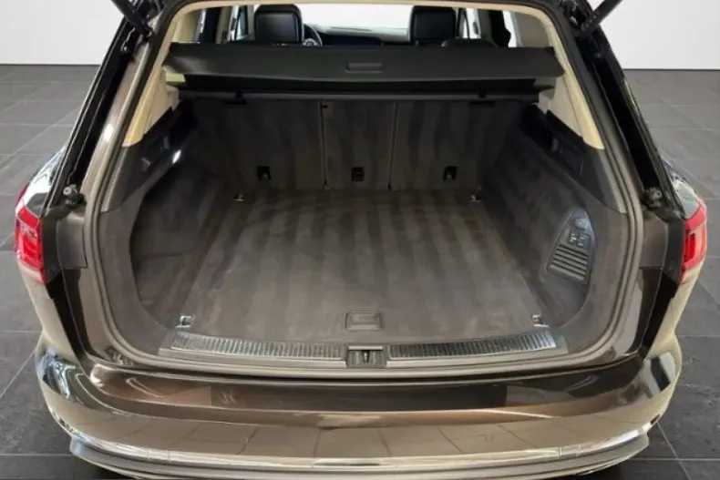 Volkswagen Touareg din 2023 cu 48.399 km - oferta VOL229462 - foto 21