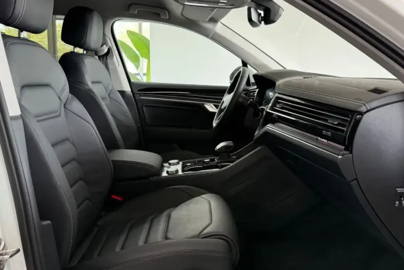 Volkswagen Touareg din 2025 cu 27.500 km - oferta VOL229469 - foto 9