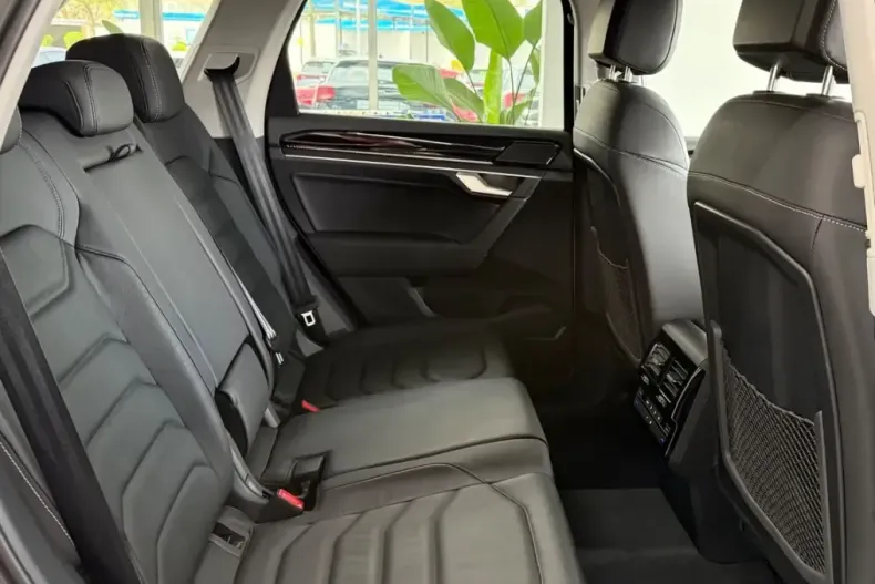 Volkswagen Touareg din 2025 cu 27.500 km - oferta VOL229469 - foto 10