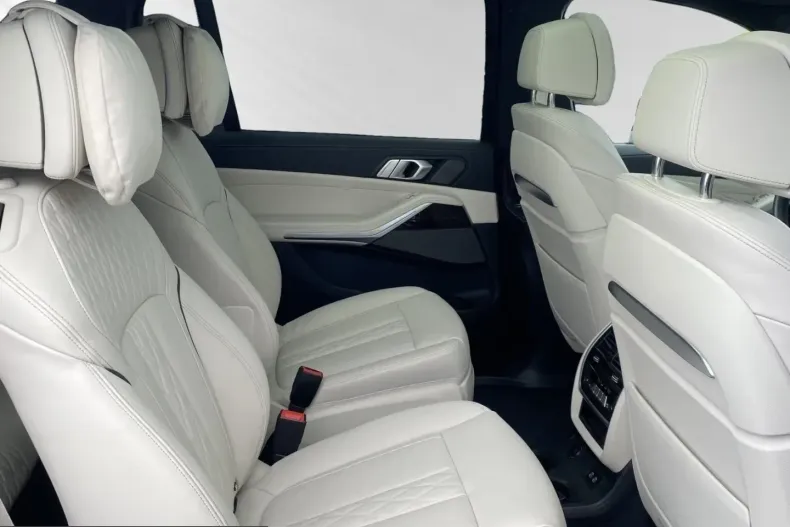 BMW X7 (Seria X) din 2025 cu 7.859 km - oferta BMW229484 - foto 10