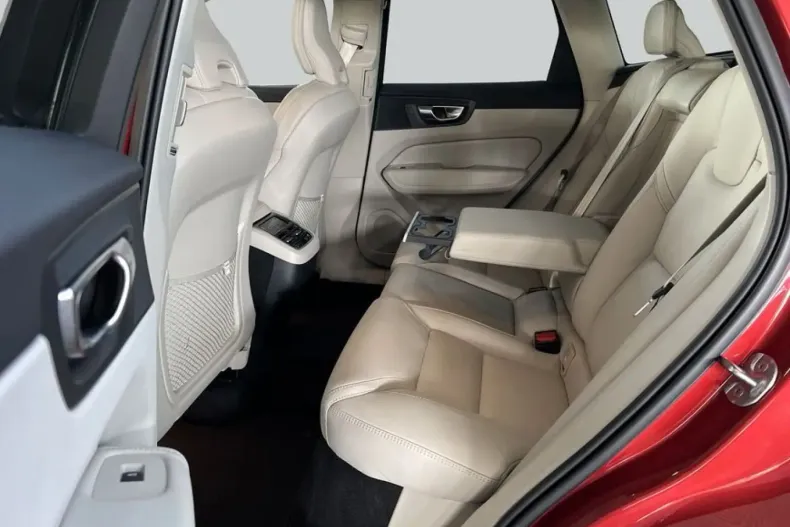 Volvo XC60 din 2023 cu 60.557 km - oferta VOL229489 - foto 11