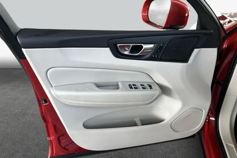 Volvo XC60 din 2023 cu 60.557 km - oferta VOL229489 - foto 19