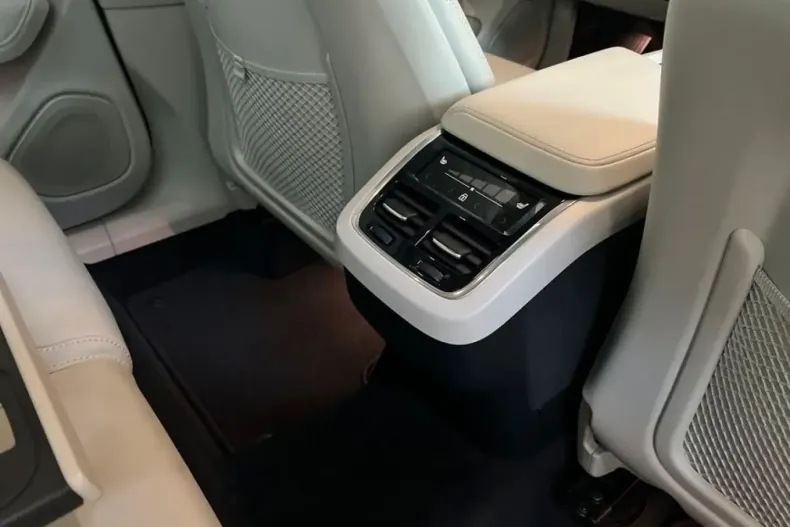 Volvo XC60 din 2023 cu 60.557 km - oferta VOL229489 - foto 22