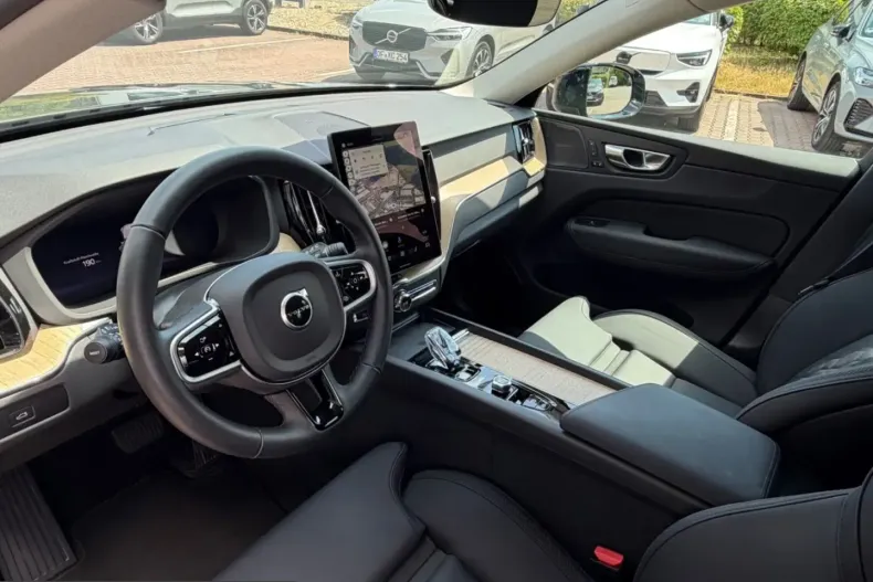 Volvo XC60 din 2025 cu 12.800 km - oferta VOL229516 - foto 5