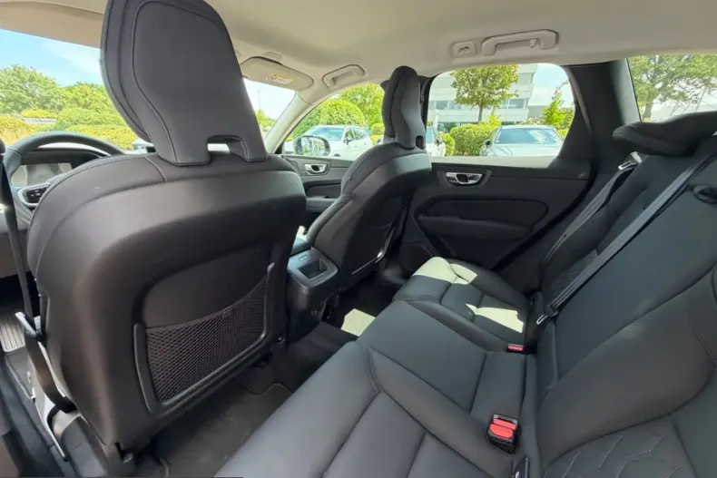 Volvo XC60 din 2025 cu 12.800 km - oferta VOL229516 - foto 8