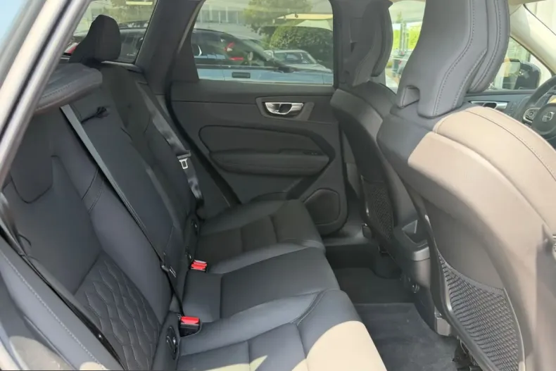 Volvo XC60 din 2025 cu 12.800 km - oferta VOL229516 - foto 11